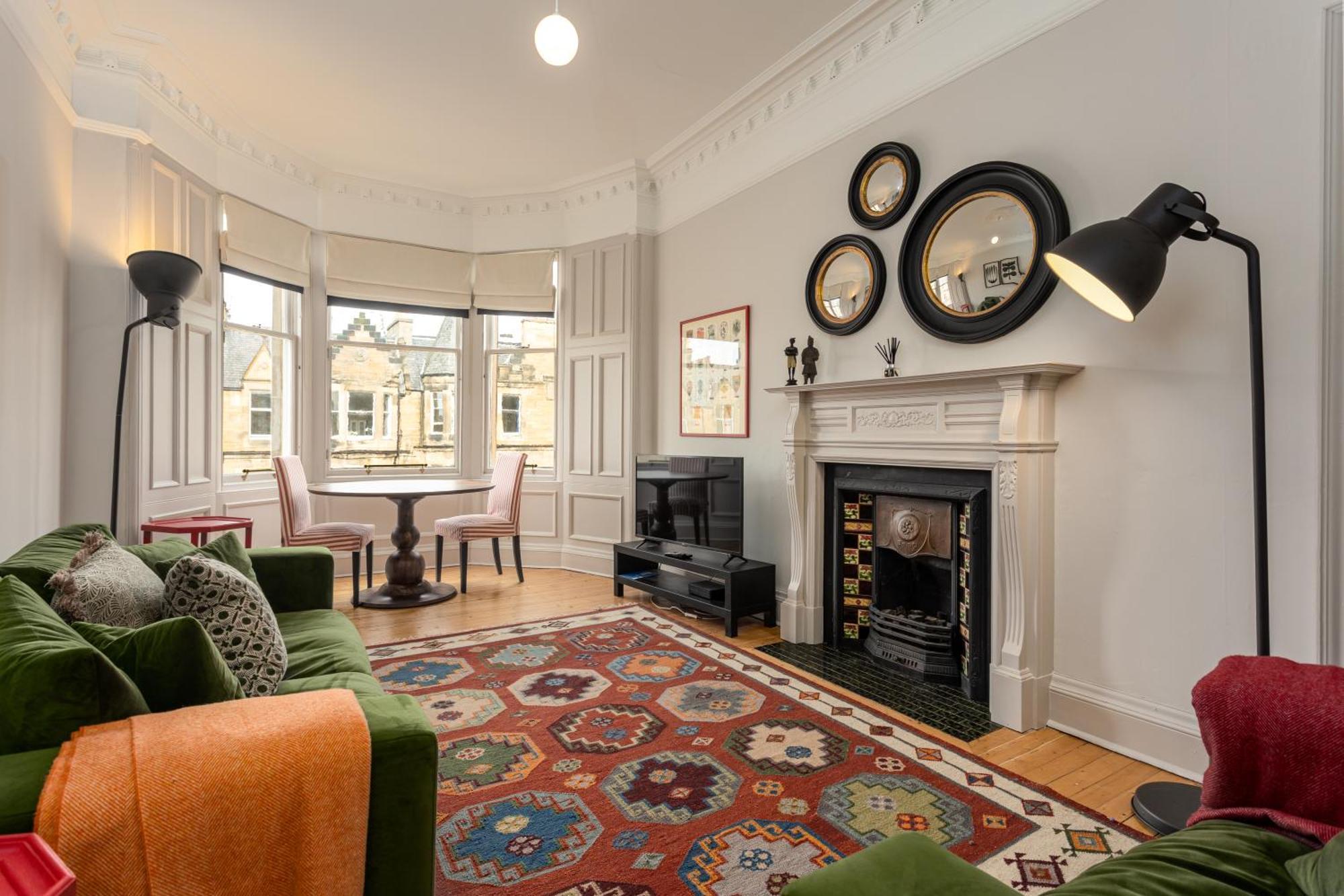 Gorgeous 4 Bed Right Beside The Meadows Apartment