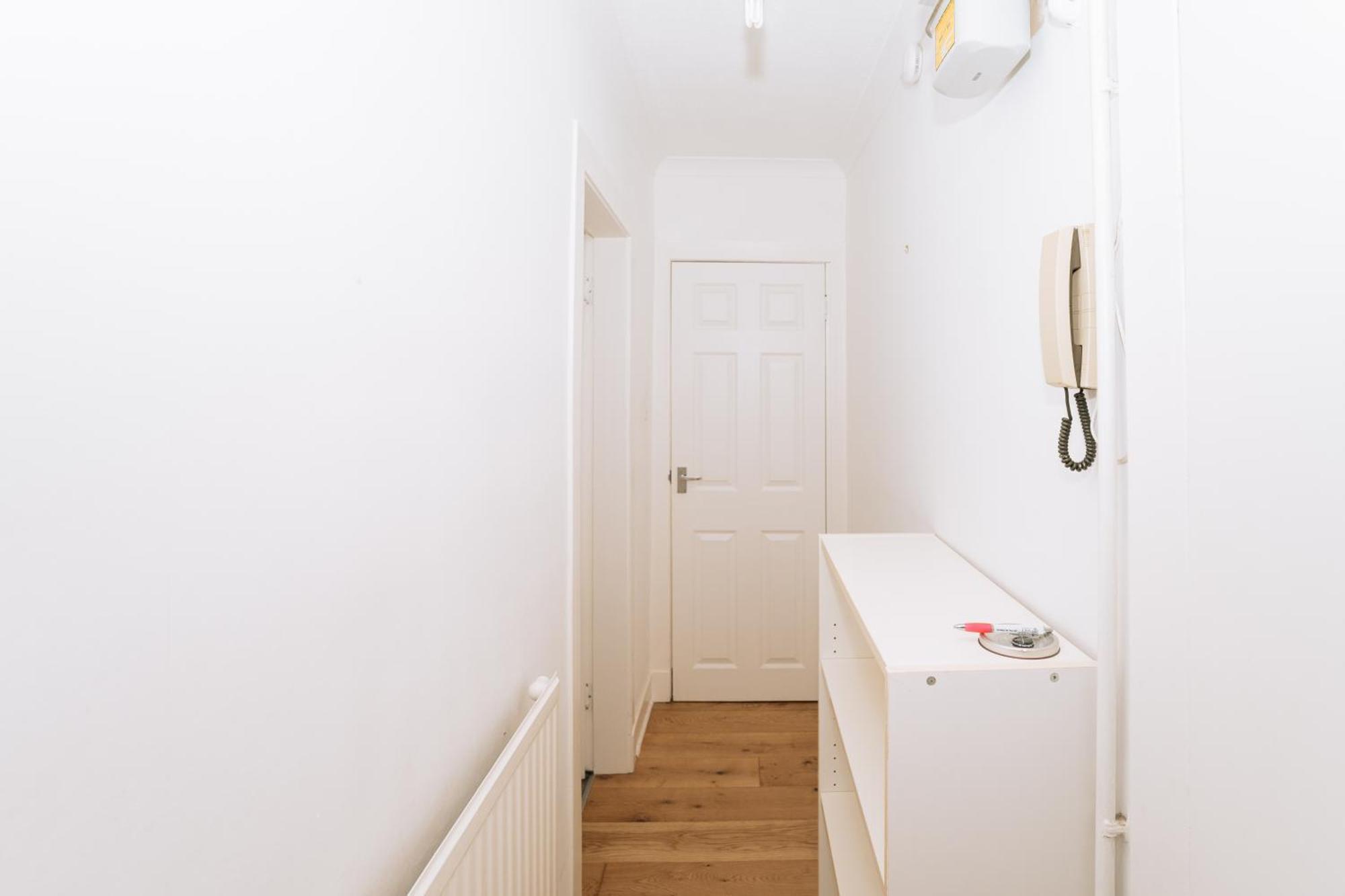 Sleek & Central 2bd Flat - Haymarket Apartment Edinburgh