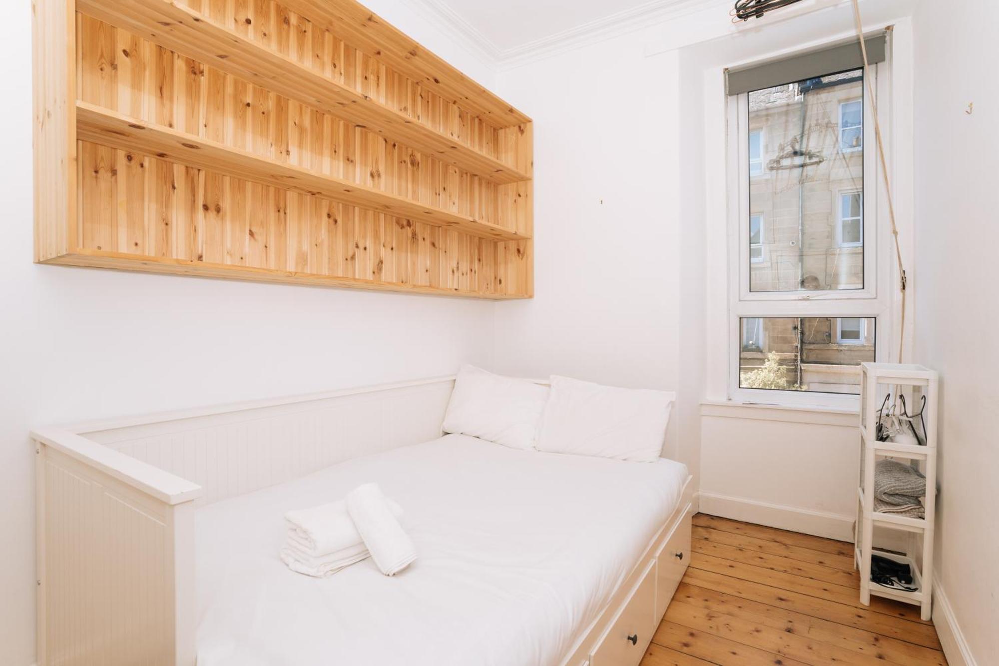Sleek & Central 2bd Flat - Haymarket Apartment *