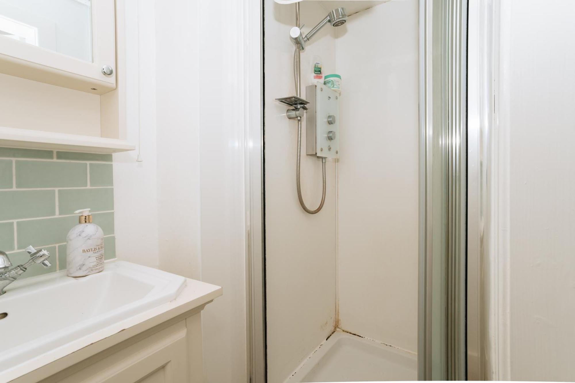 Sleek & Central 2bd Flat - Haymarket Apartment *