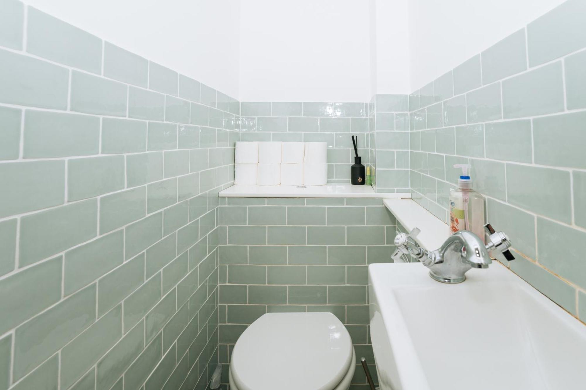 Sleek & Central 2bd Flat - Haymarket Apartment *