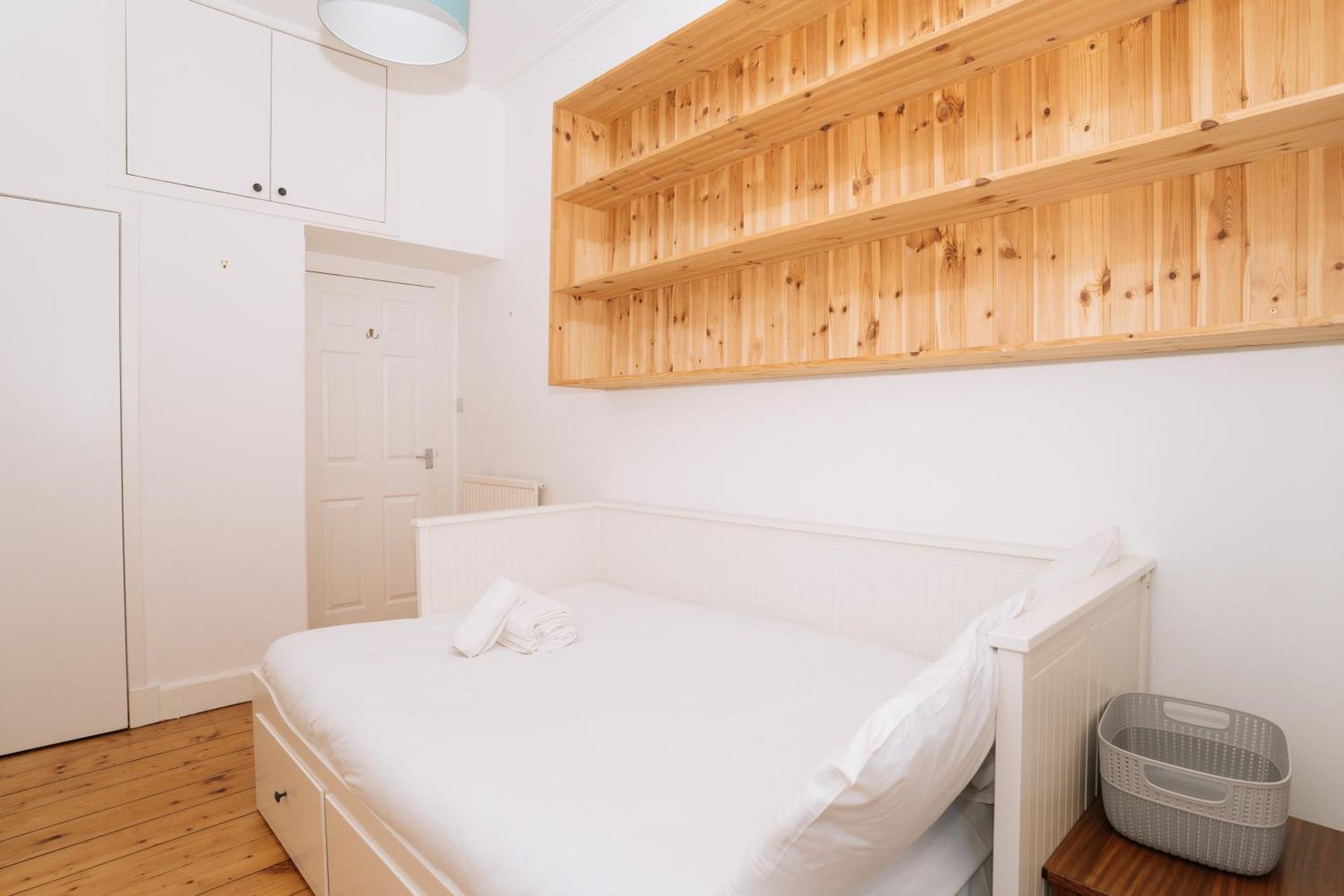 Apartment Sleek & Central 2bd Flat - Haymarket Edinburgh