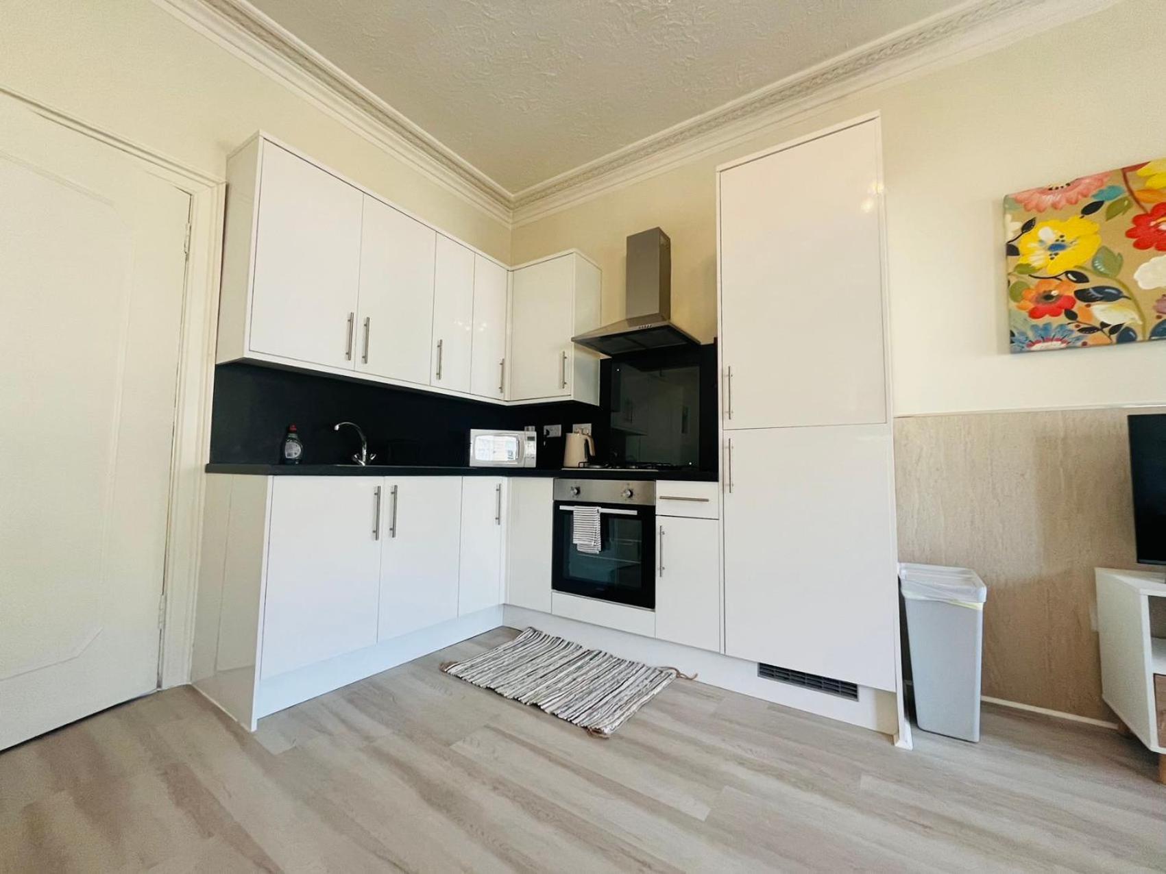 One Bedroom Behind Castle On The 3rd Floor Apartment *