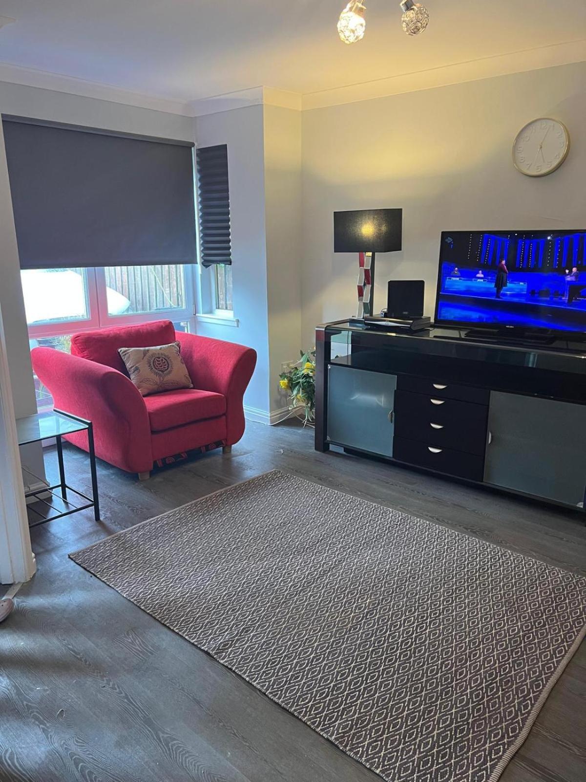 Apartment Fabulous 2 Bedroom House EDI