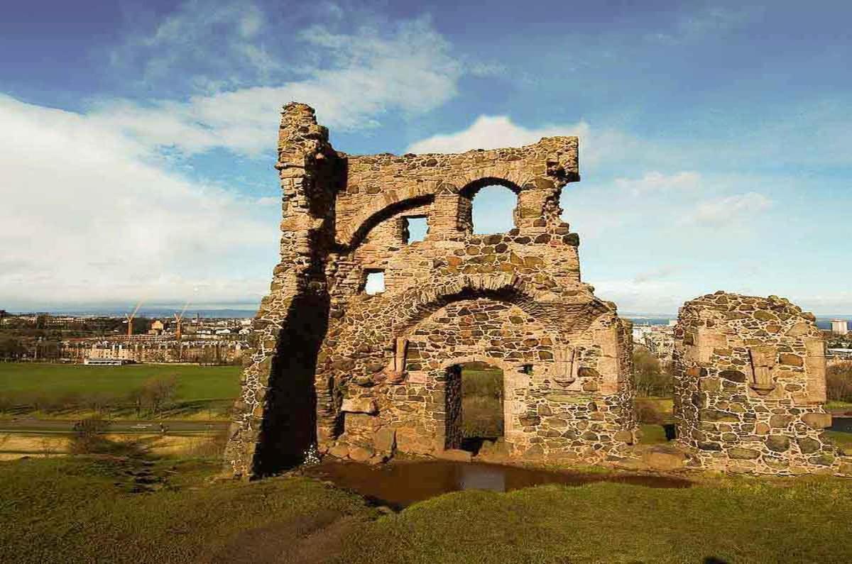2 Bedroom In With Free On Street Parking , 15 Minutes From Centre Apartment Edinburgh