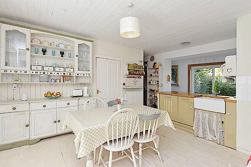 Bed & Breakfast Charming 3 Bed , Private Bookings , Free Street Parking , Fibre Optic Internet , Garden *