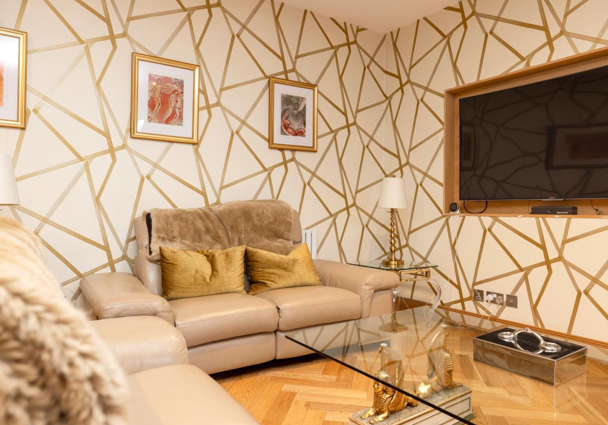 Beautiful 3bed On York Place Apartment