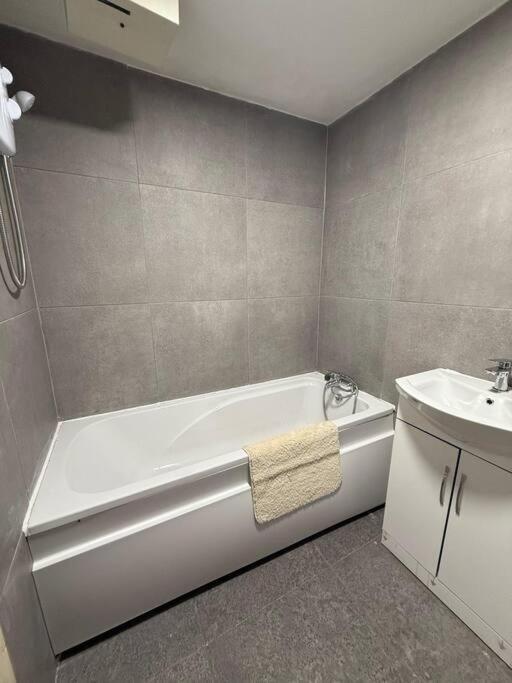 Modern 1 Bedroom - 5 Min Walk From Princess Street Eb1 Apartment *