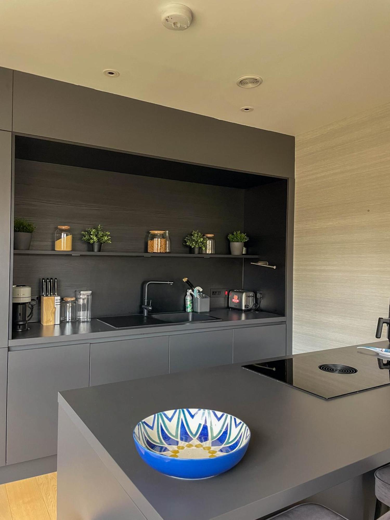 Modern Flat In New Town Apartment EDI