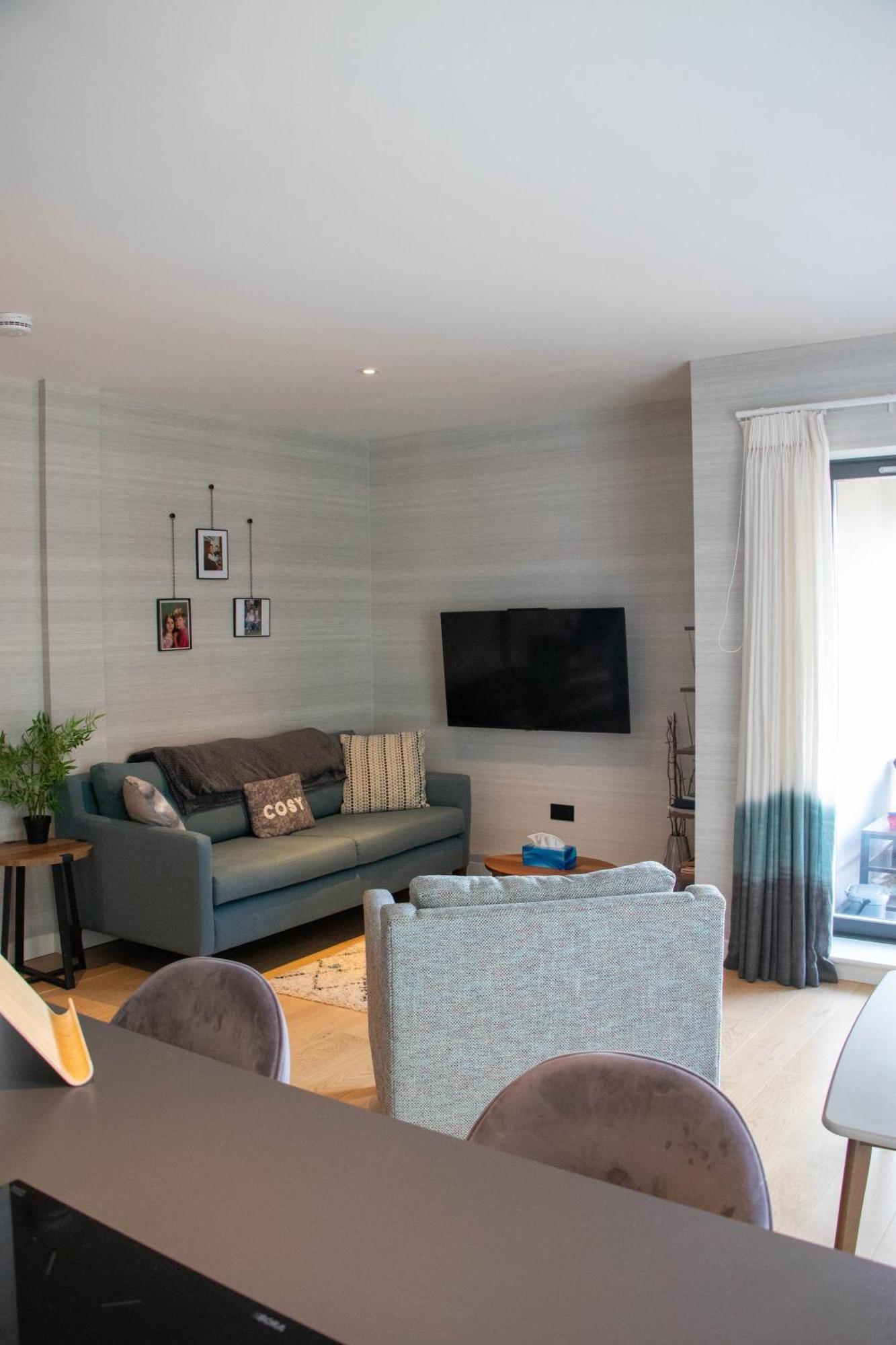 Modern Flat In New Town EDI