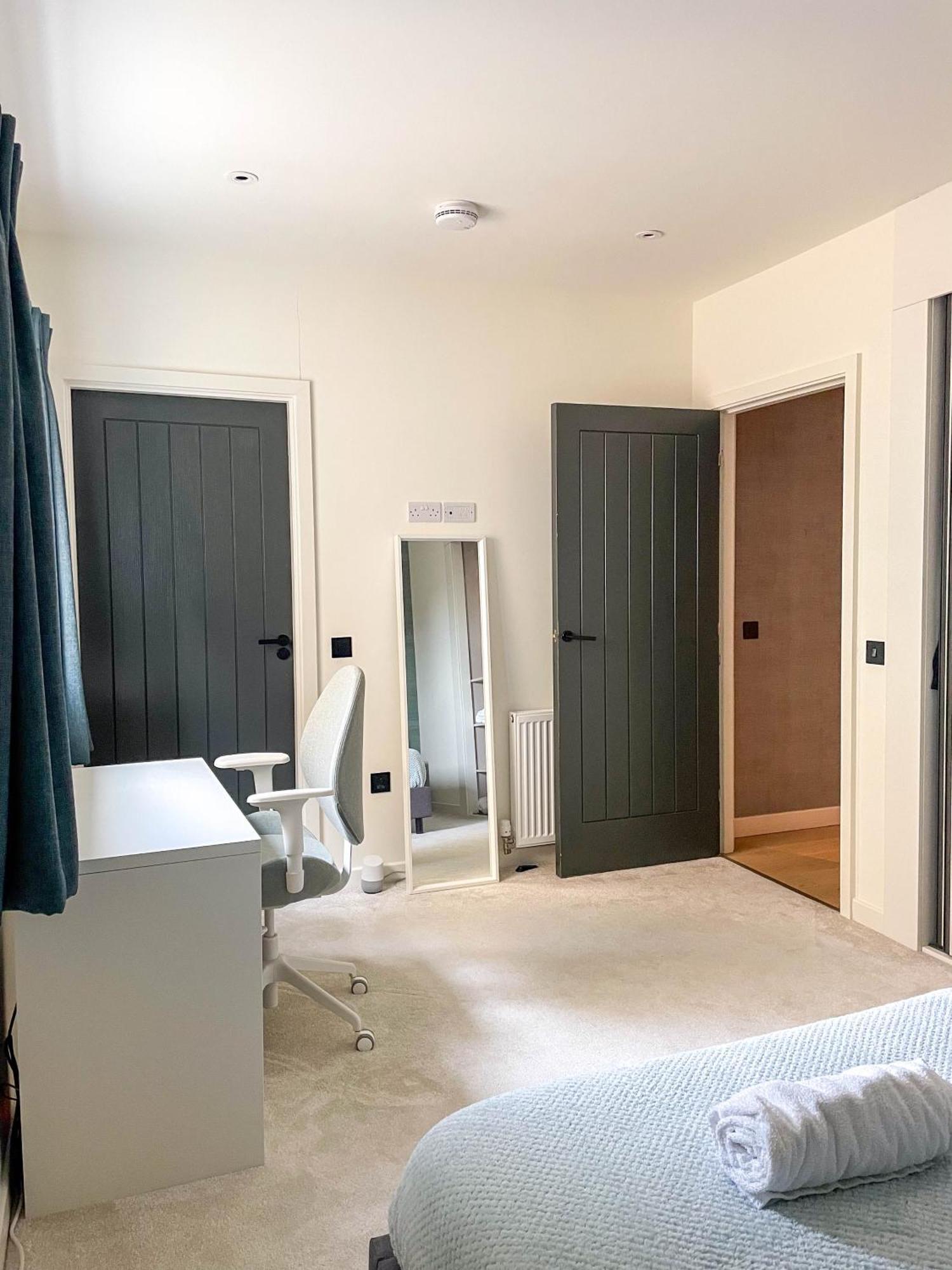 Modern Flat In New Town Apartment EDI