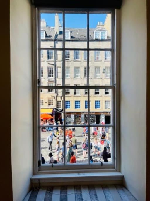 Stunning Royal Mile 2 Bedroom *