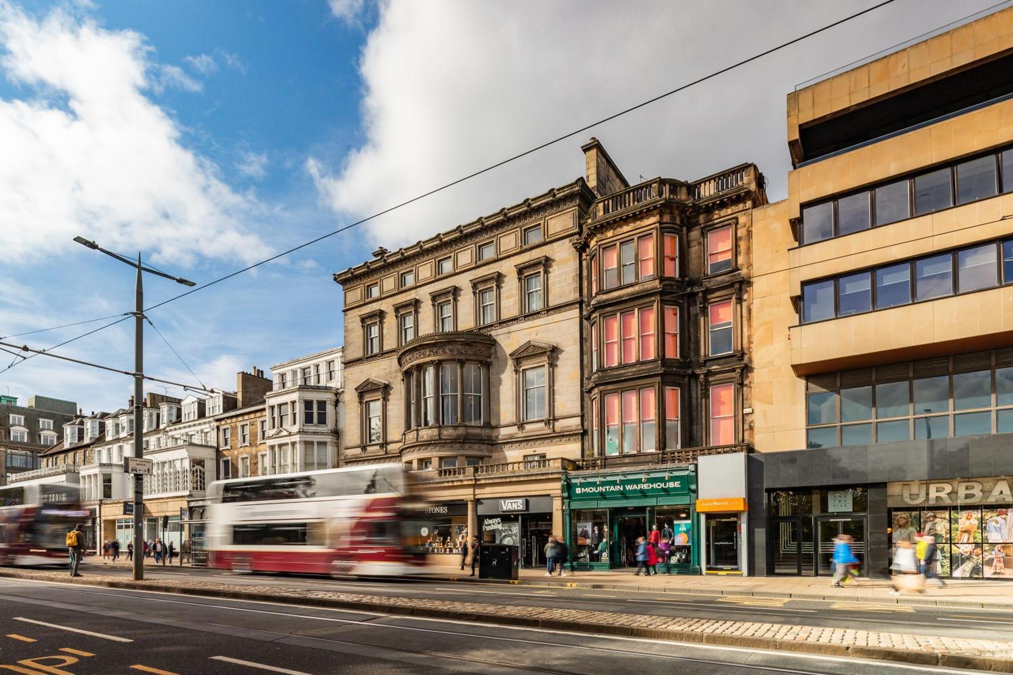 Easyhotel 2*