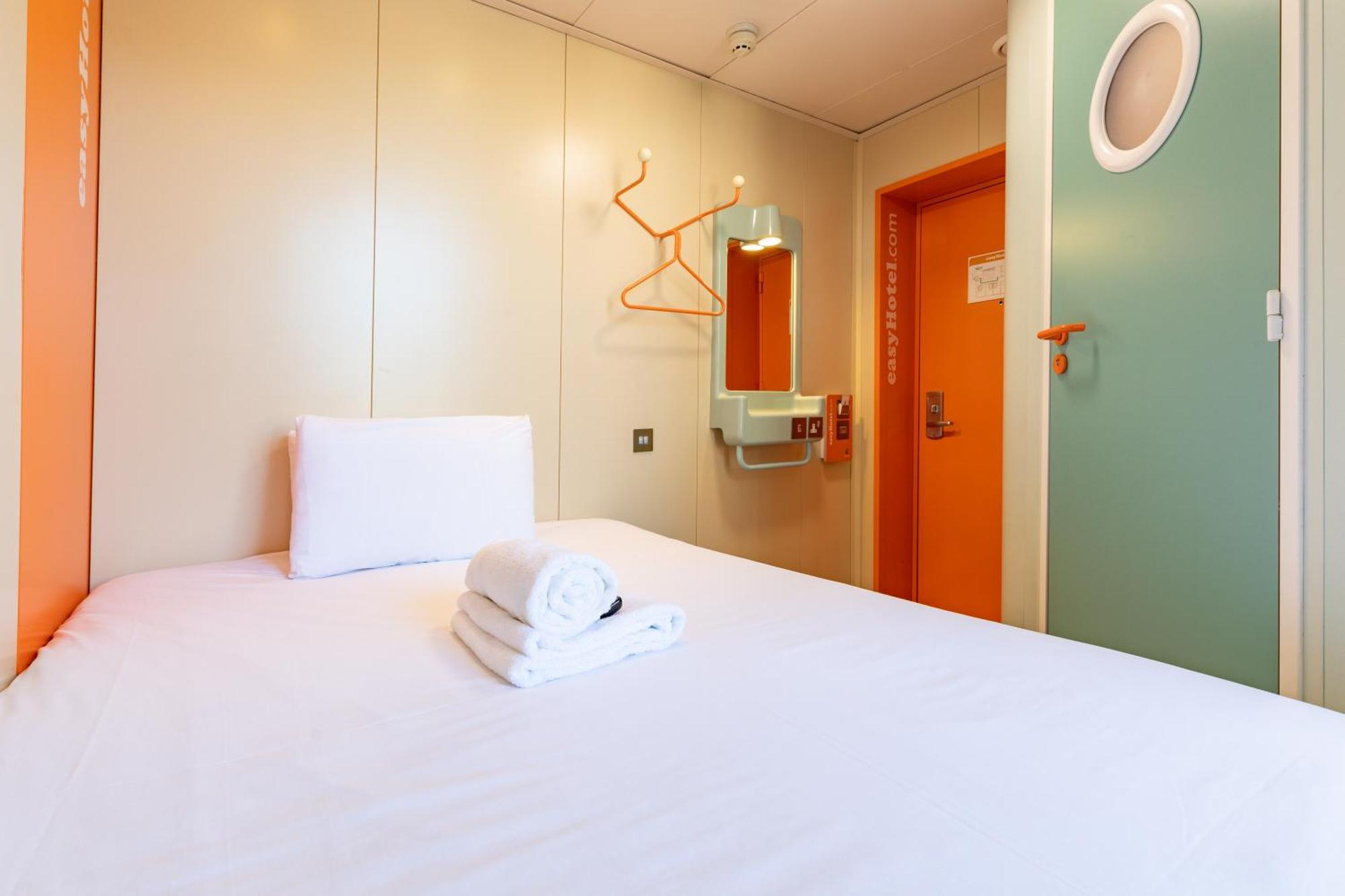 Easyhotel Hotel 2*