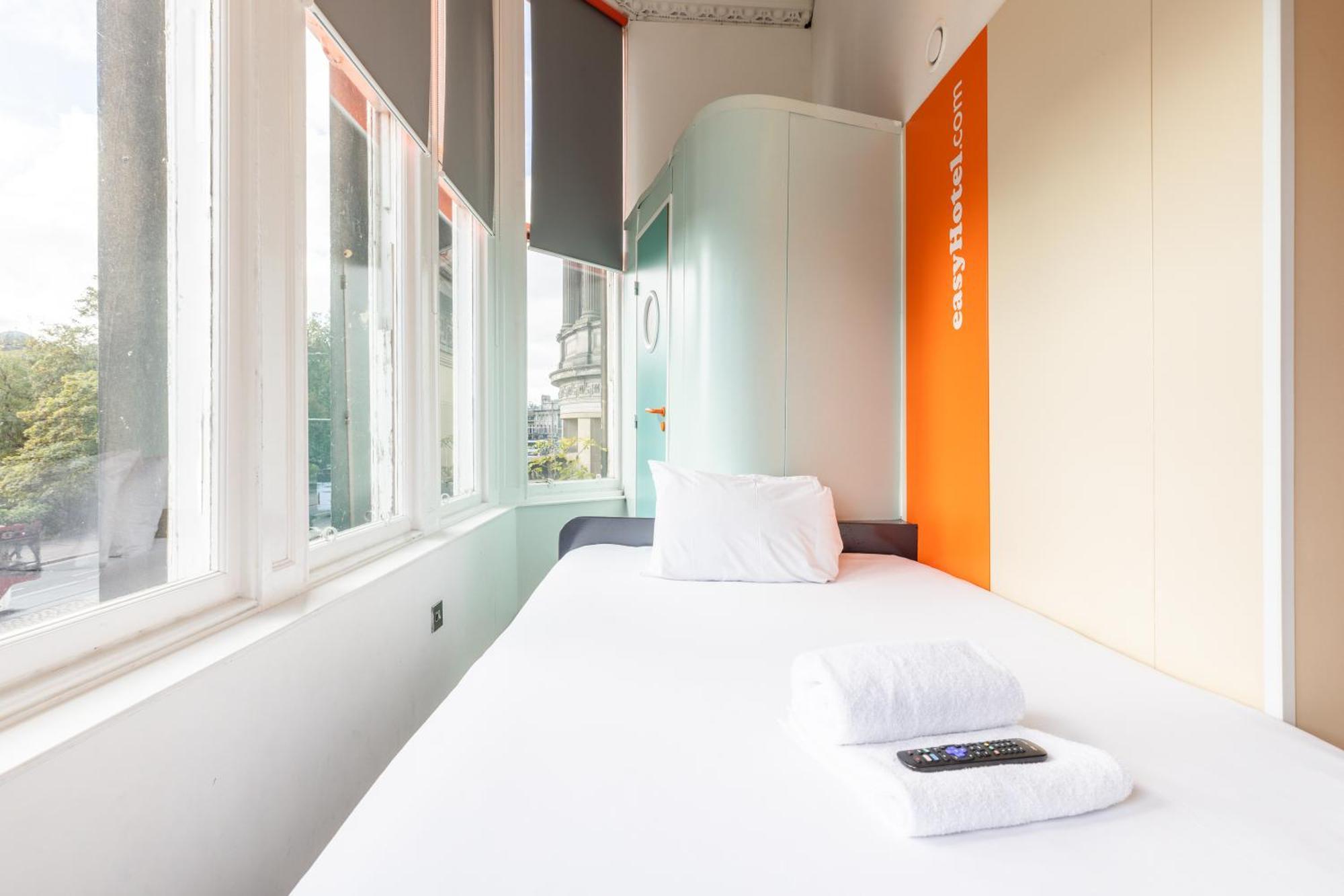 Easyhotel 2*