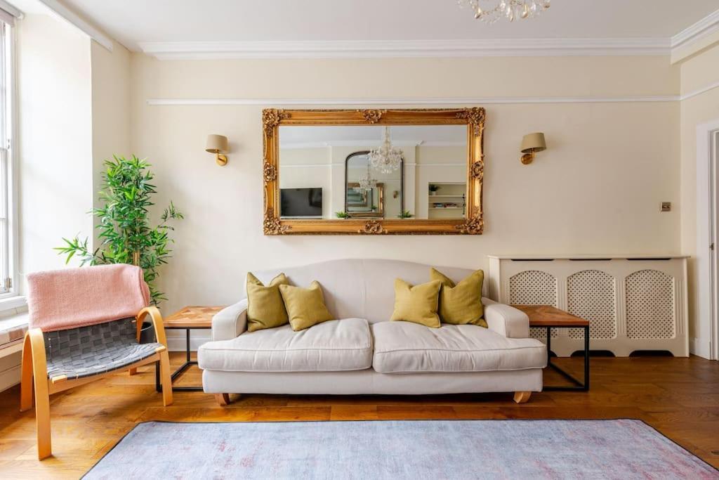 Stunning Royal Mile 2 Bedroom Edinburgh