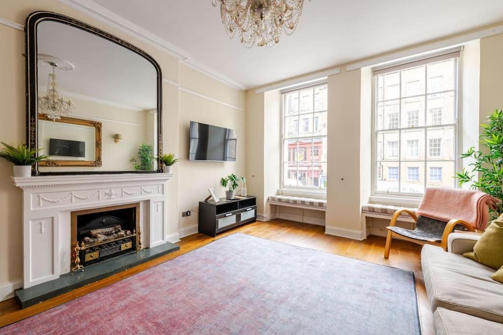 Stunning Royal Mile 2 Bedroom Edinburgh