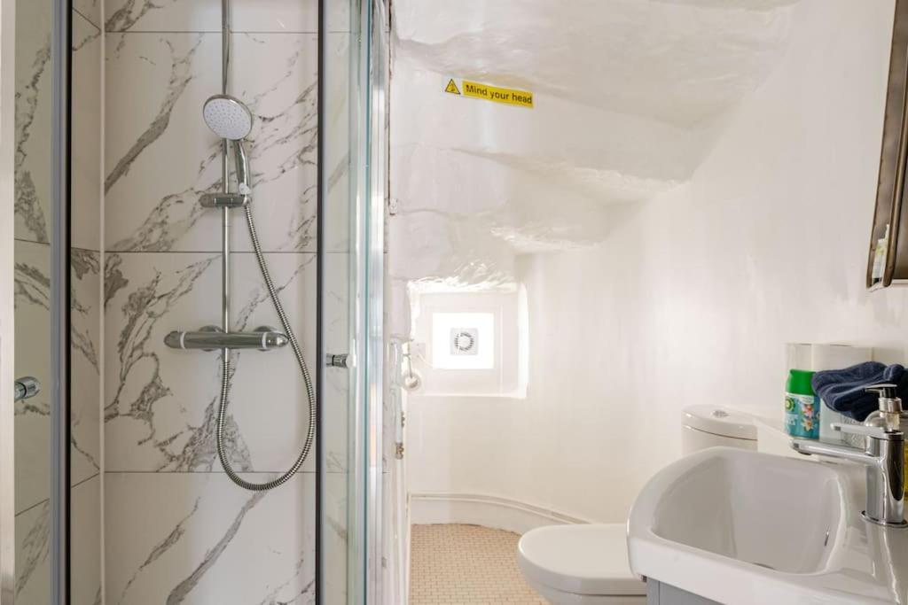 Stunning Royal Mile 2 Bedroom Apartment Edinburgh