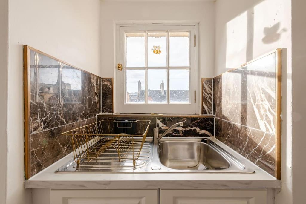 Stunning Royal Mile 2 Bedroom * Edinburgh