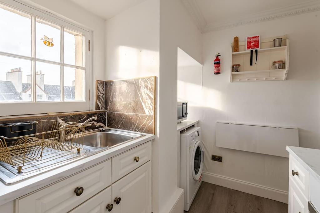 Stunning Royal Mile 2 Bedroom Edinburgh