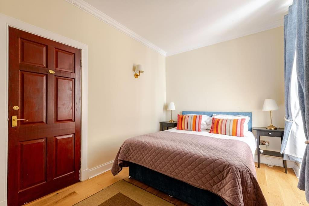 Stunning Royal Mile 2 Bedroom Apartment *