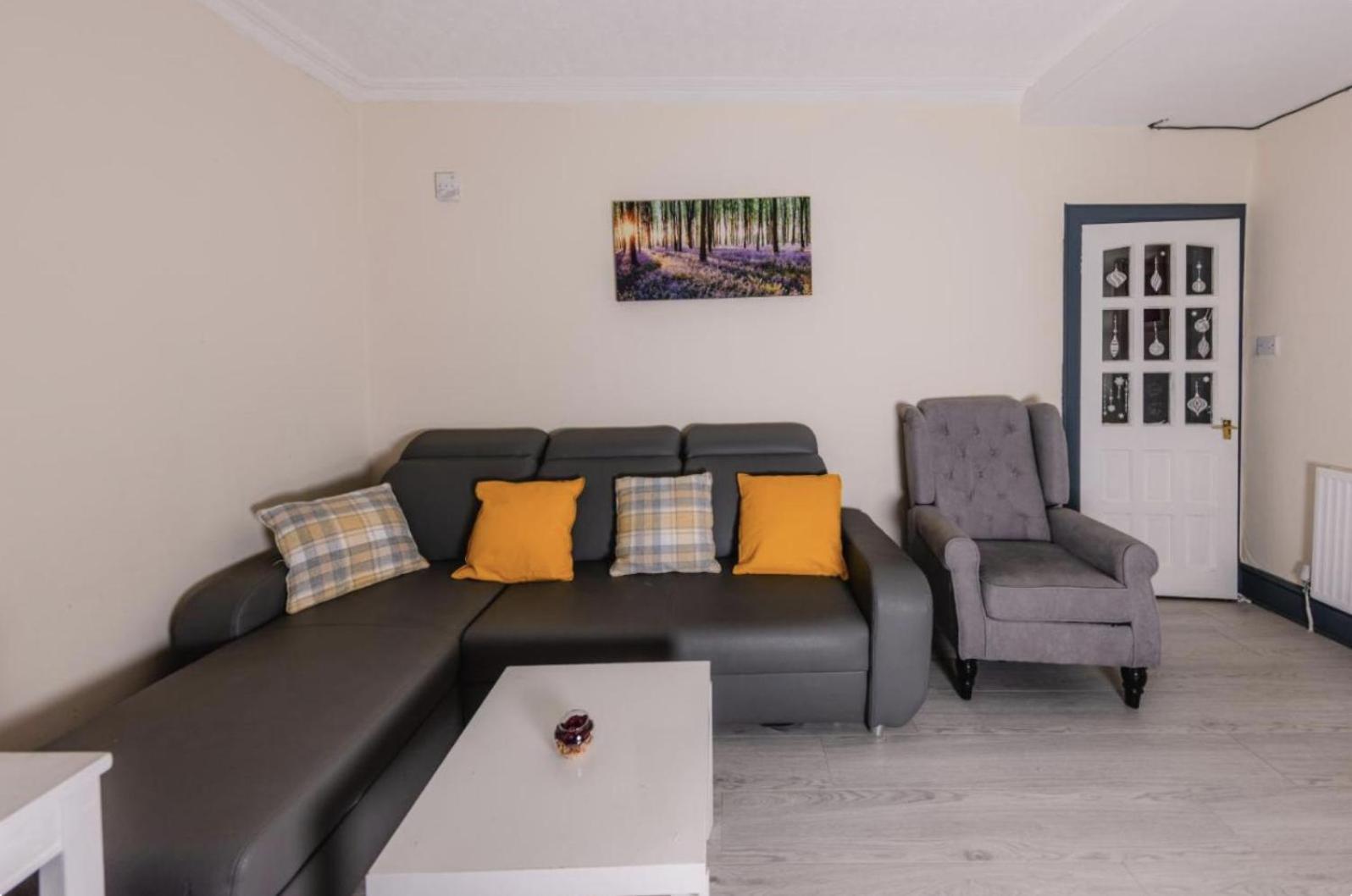 Warm & Welcoming City Centre Apt - Meadows 3! Edinburgh