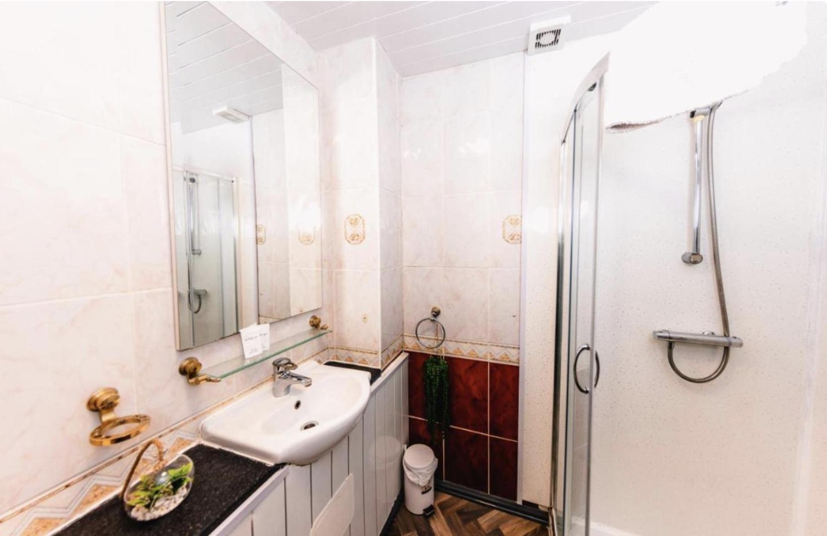 Warm & Welcoming City Centre Apt - Meadows 3!