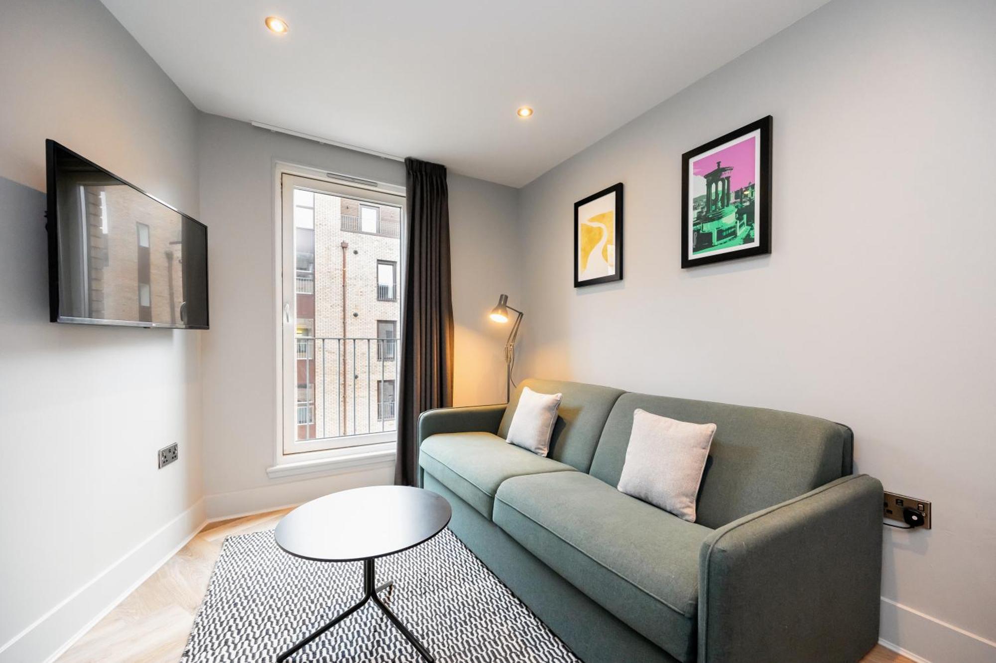 Staycity West End Aparthotel 4*