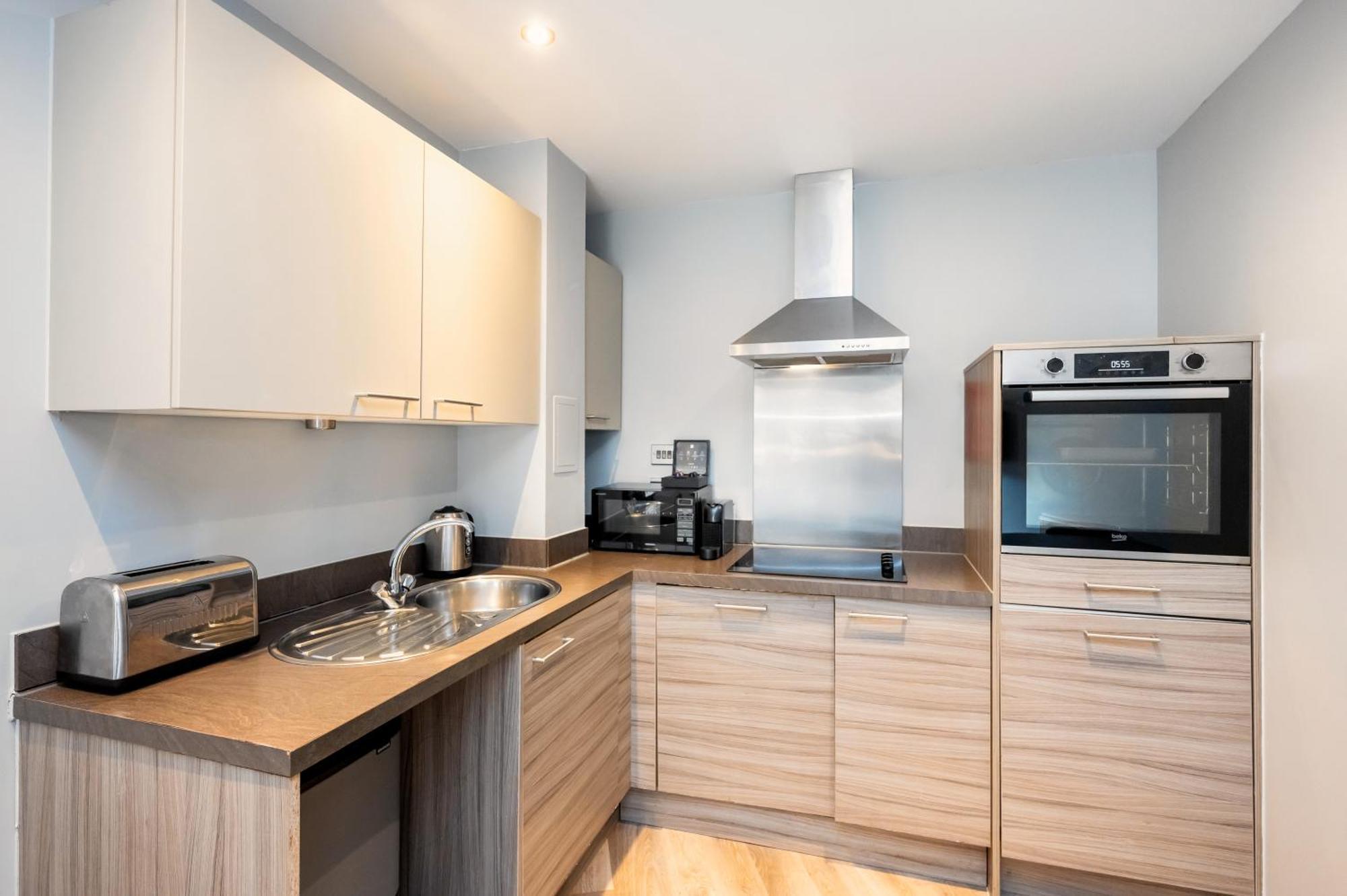 Aparthotel Staycity West End 4*