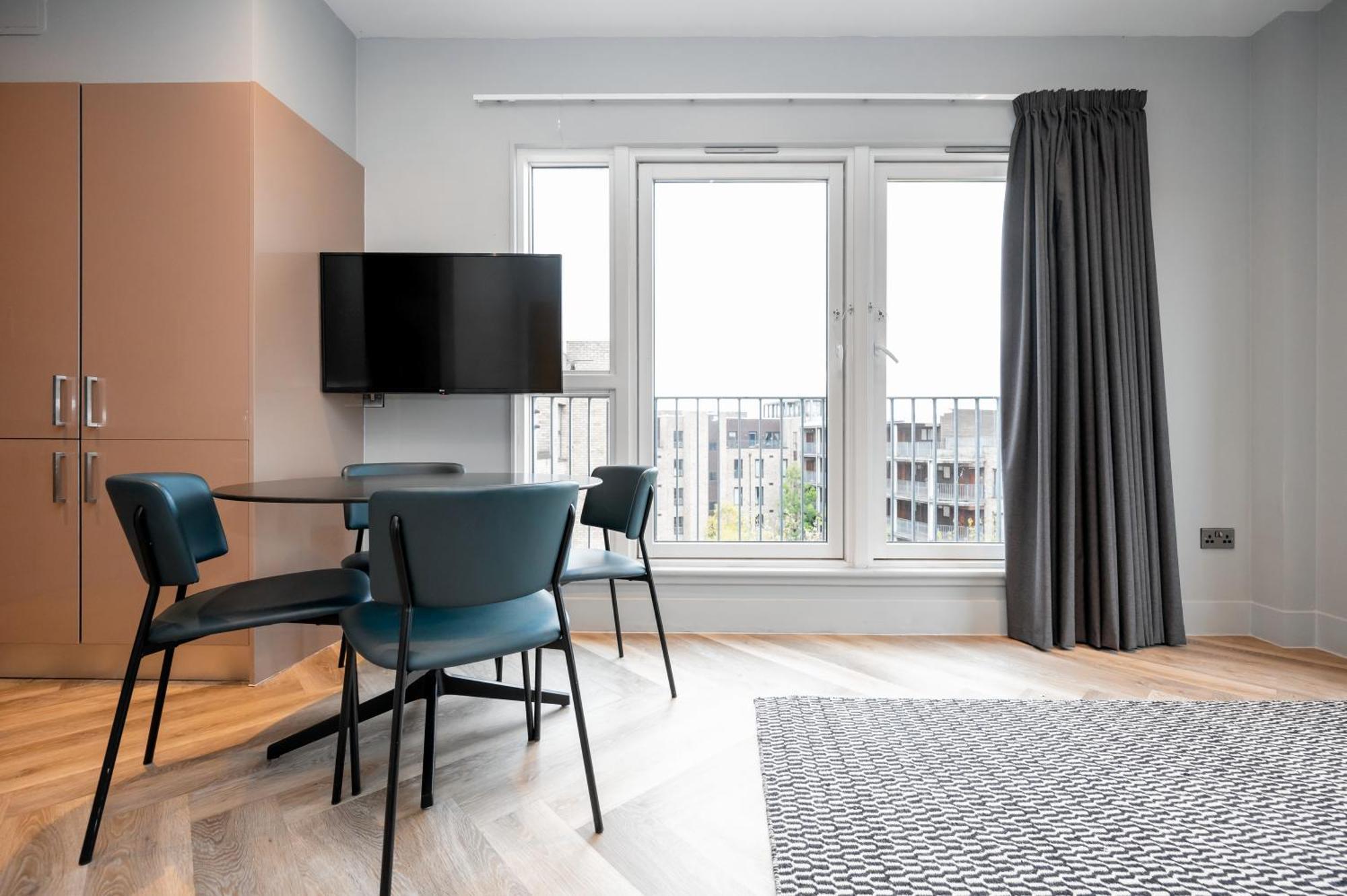 Aparthotel Staycity West End