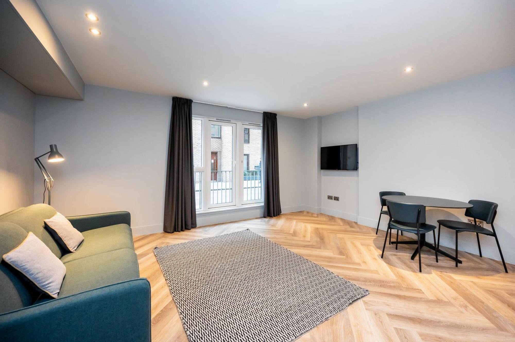 Aparthotel Staycity West End