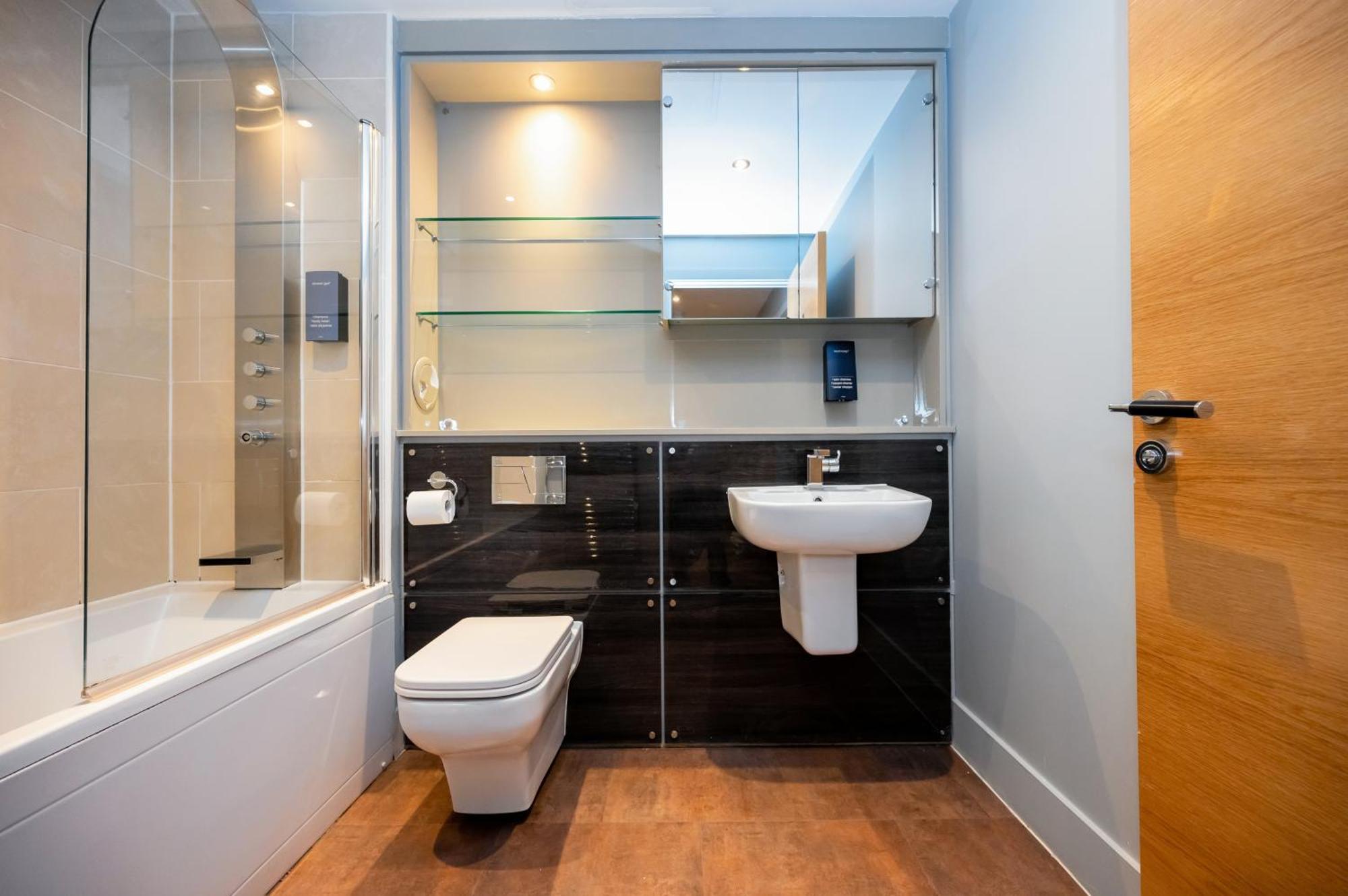 Aparthotel Staycity West End 4*