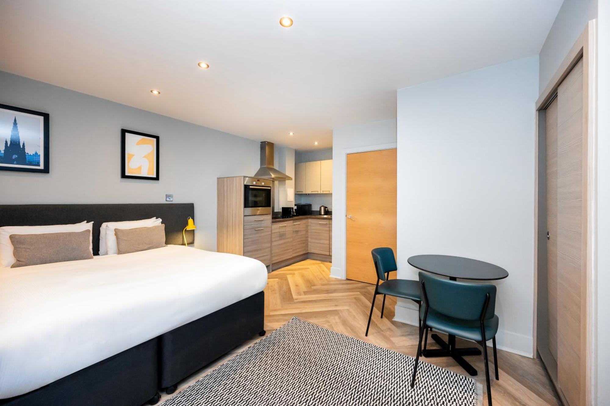 Staycity West End Aparthotel