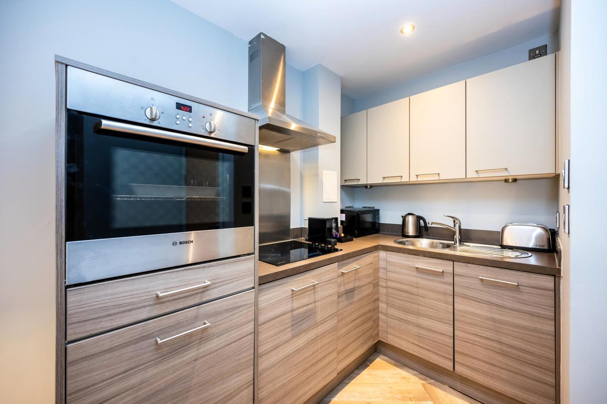 Aparthotel Staycity West End 4*
