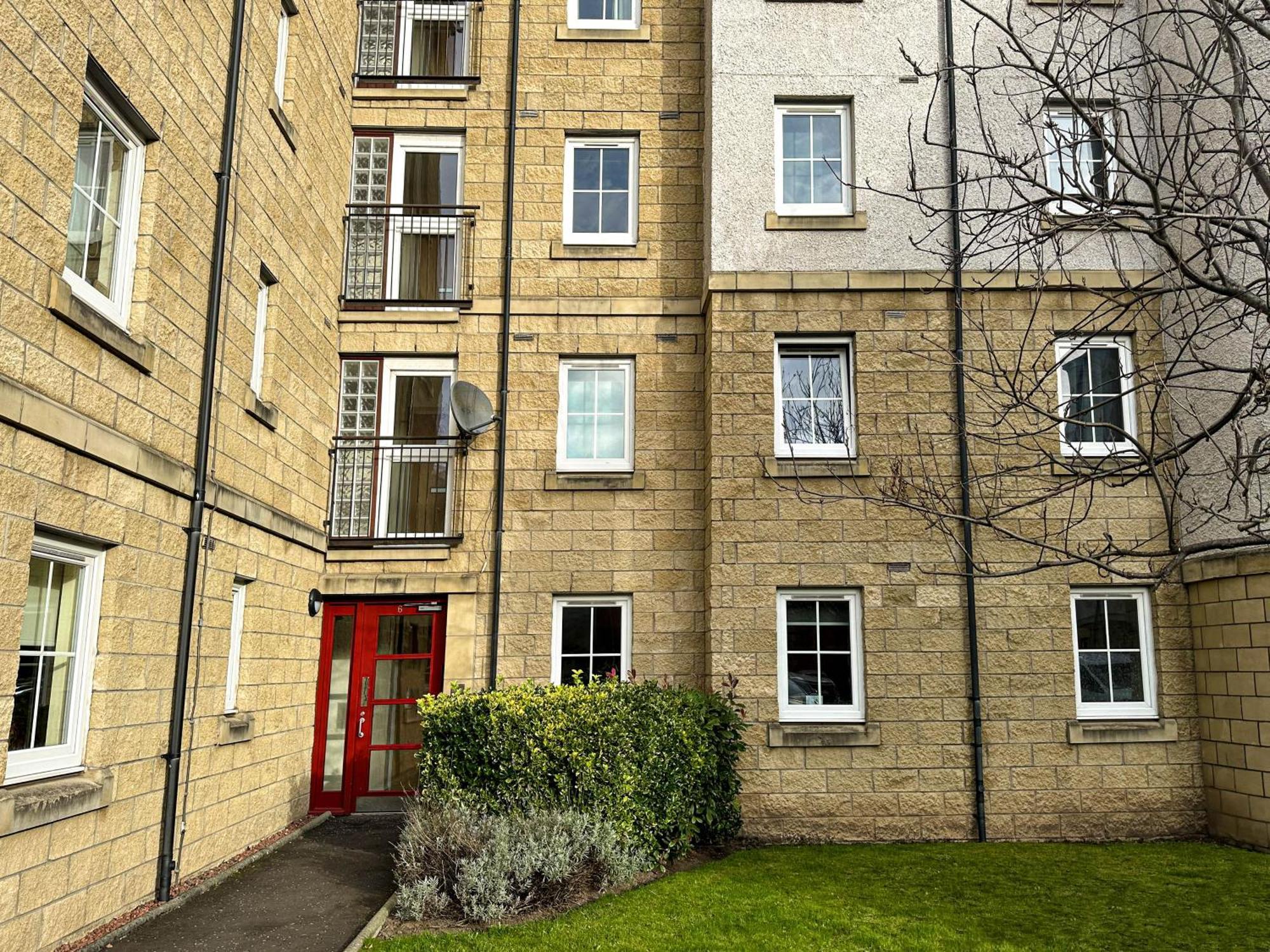 Comfy 2 Bedroom Flat Near Centre * EDI