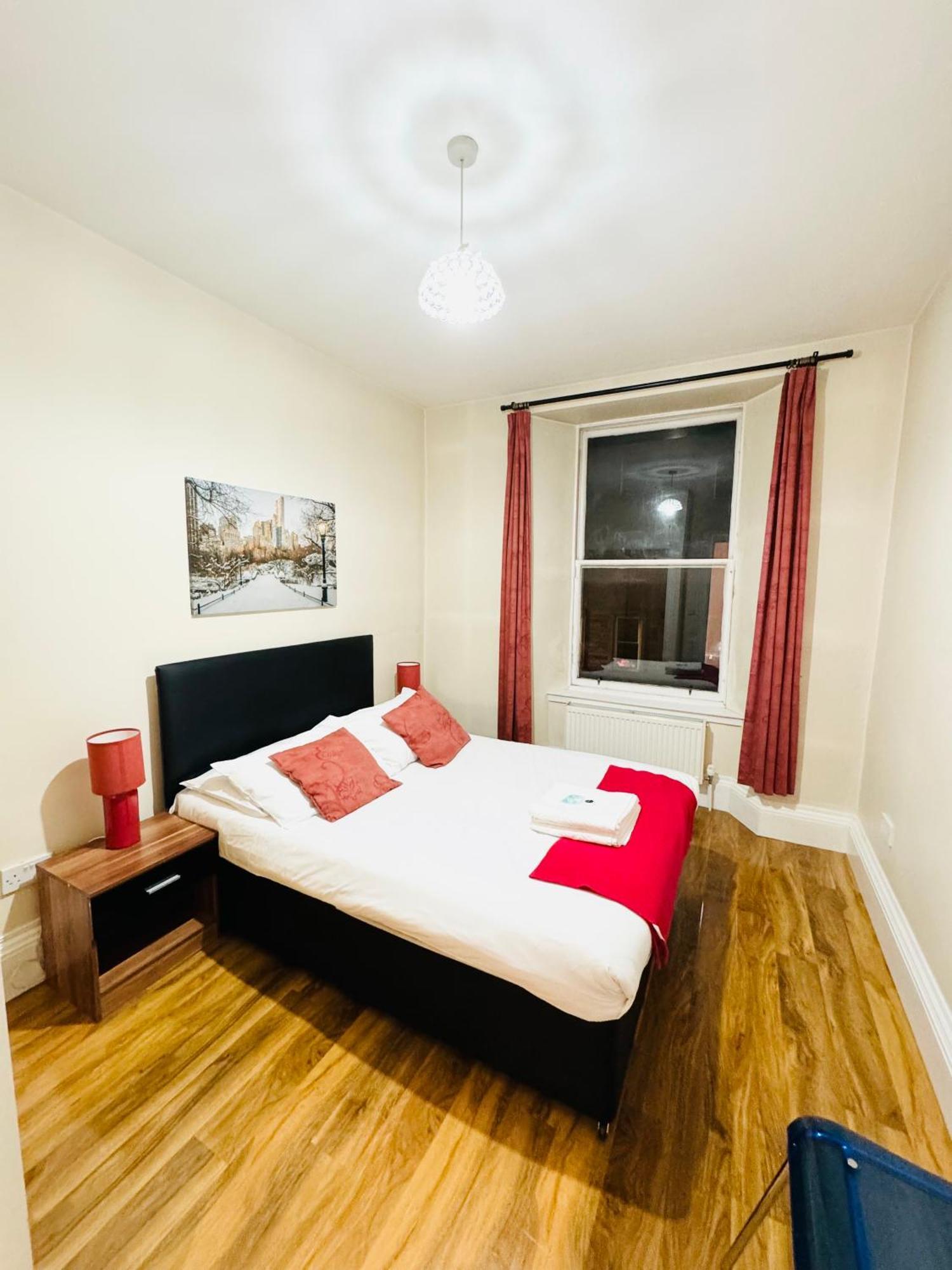 3 Bedroom With Castle Views Apartment