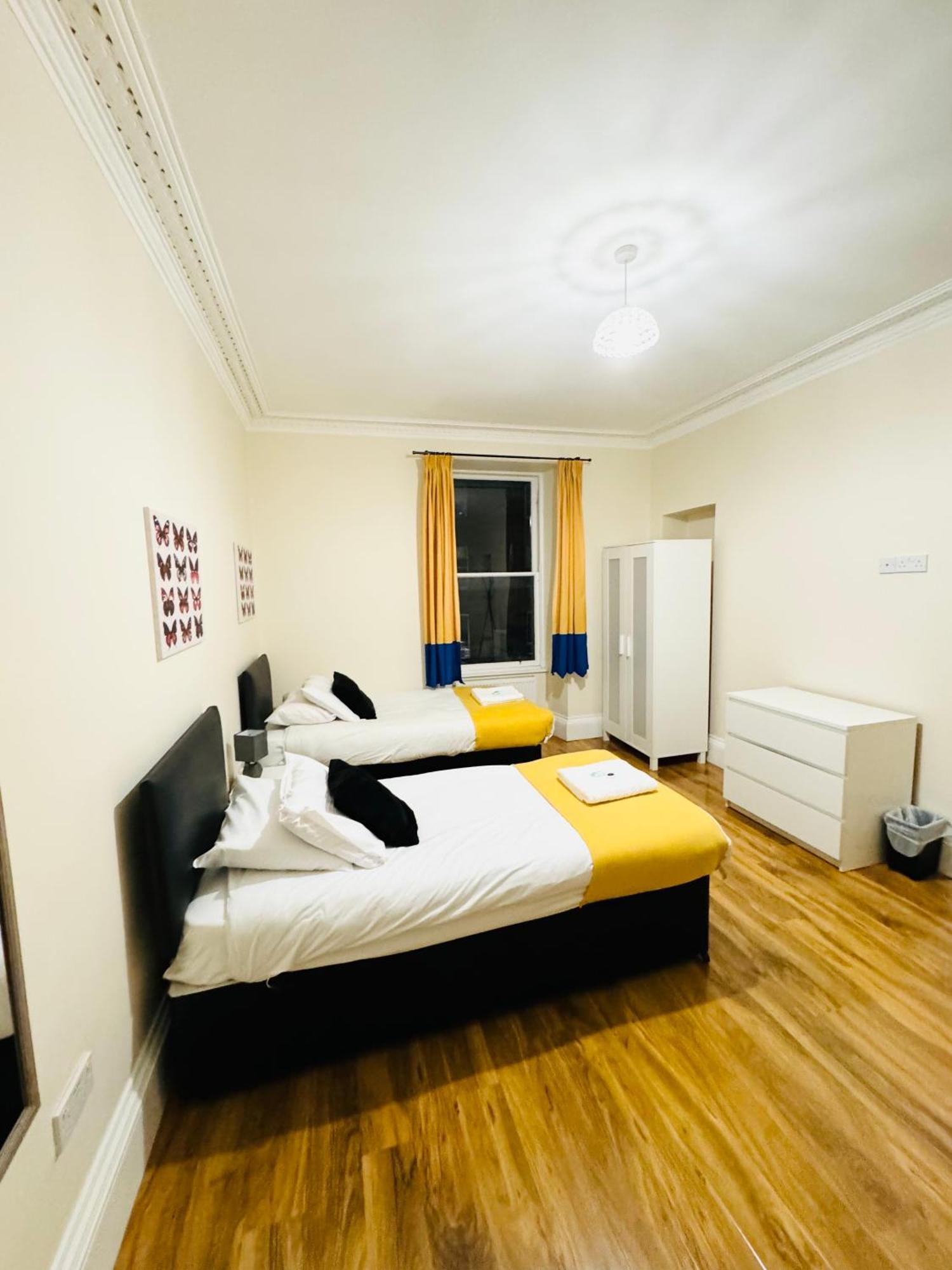 3 Bedroom With Castle Views *
