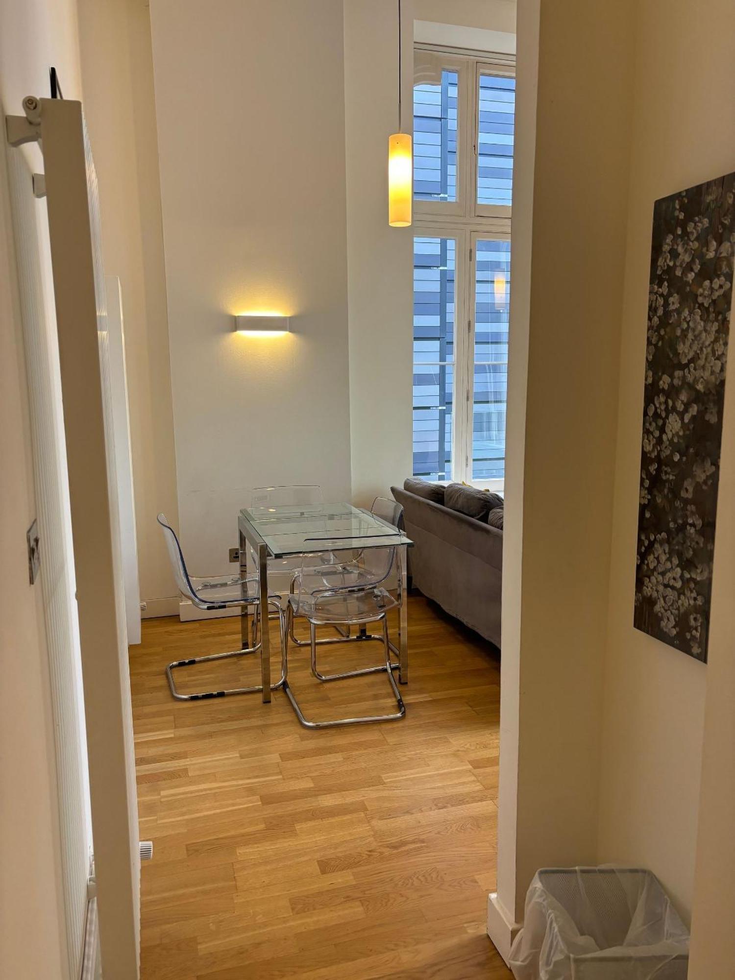Extremely Quartermile Near To Castle And * Edinburgh