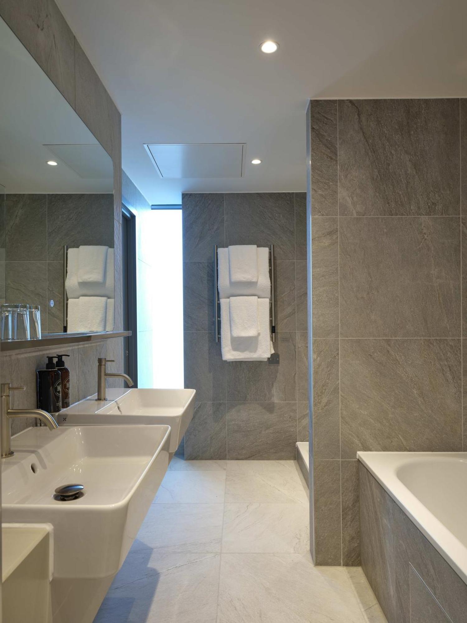 Hotel The Resident - Newly Open