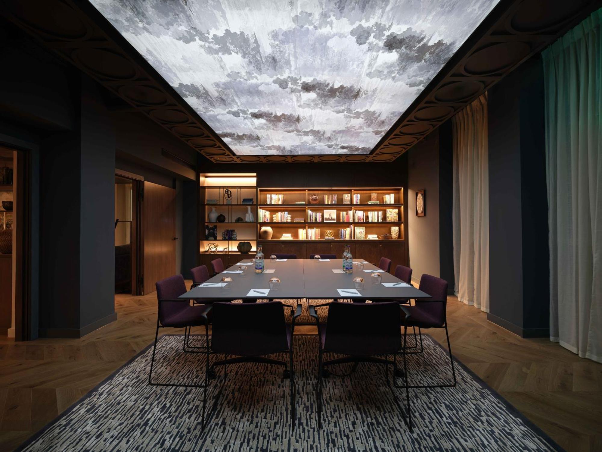 Hotel The Resident - Newly Open 4*