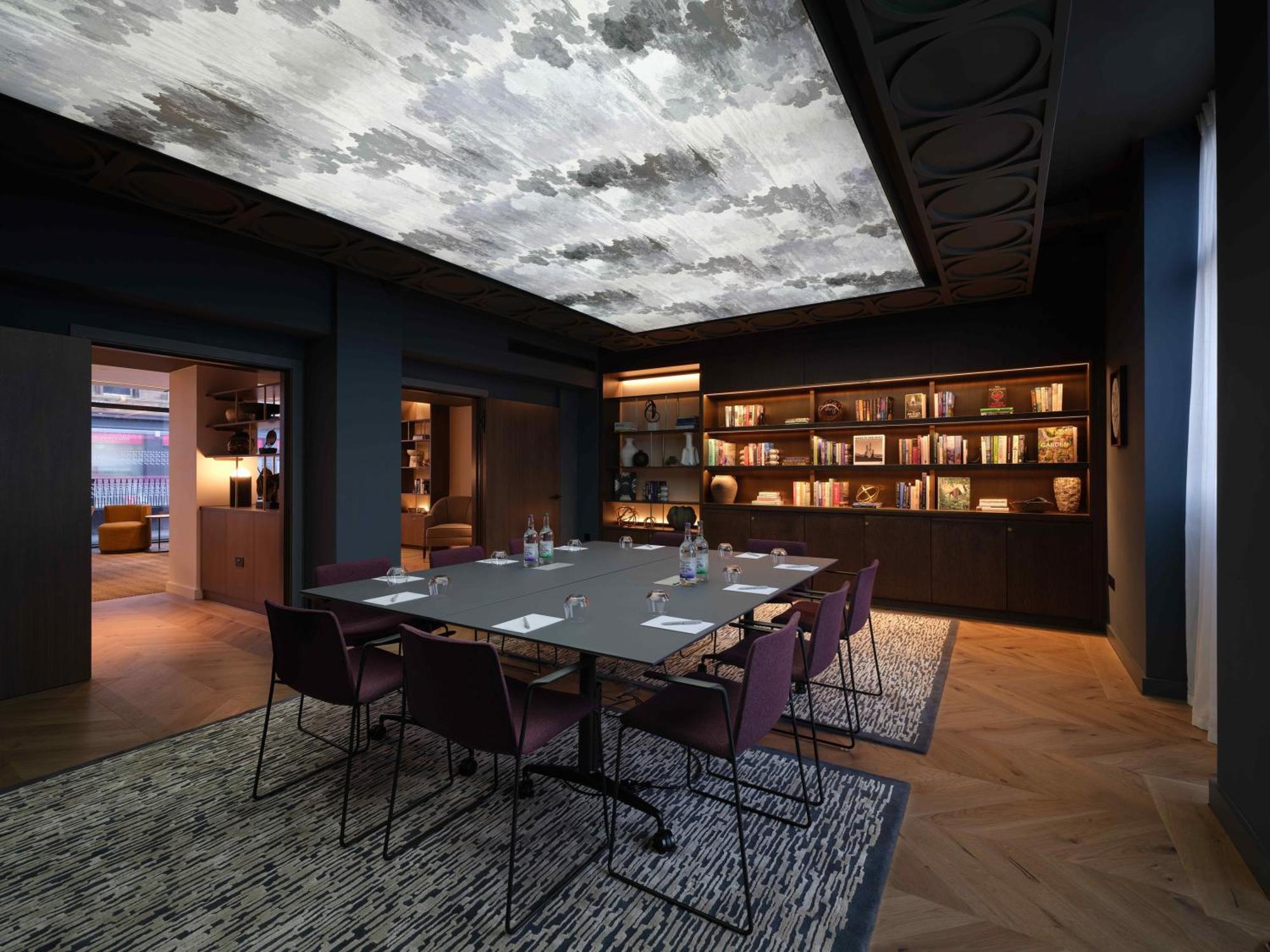 The Resident - Newly Open Hotel 4*