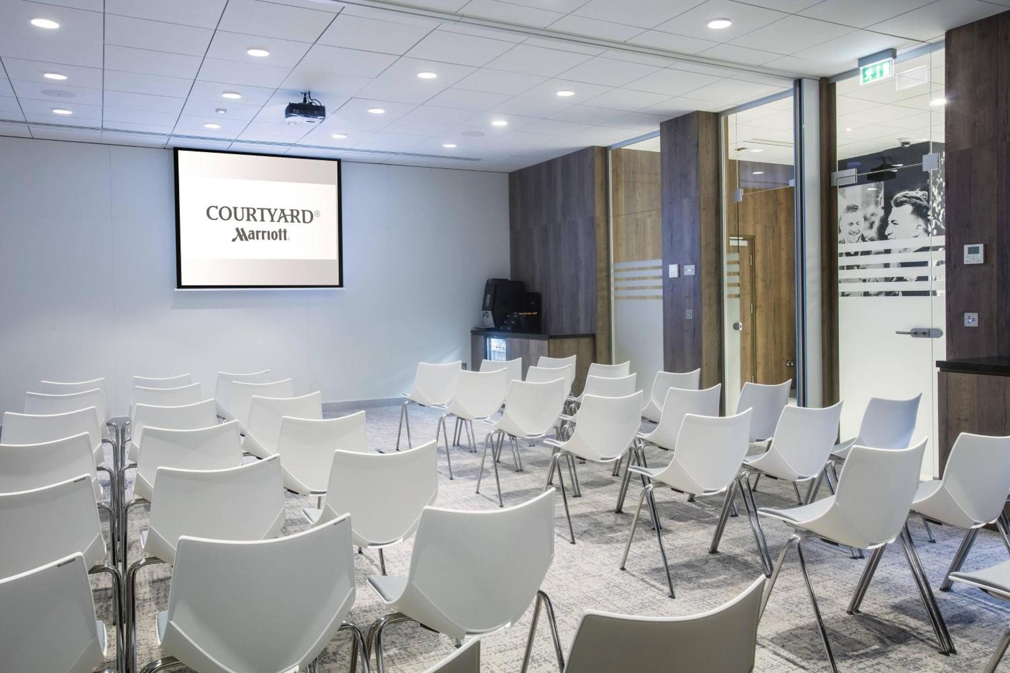 Courtyard By Marriott West Hotel Edinburgh