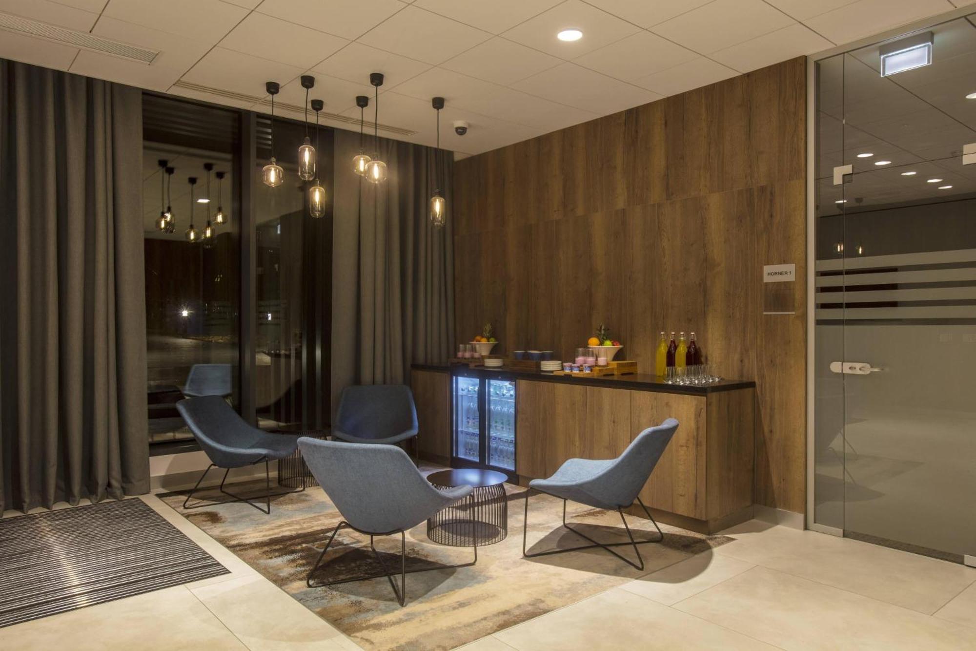Courtyard By Marriott West 4*