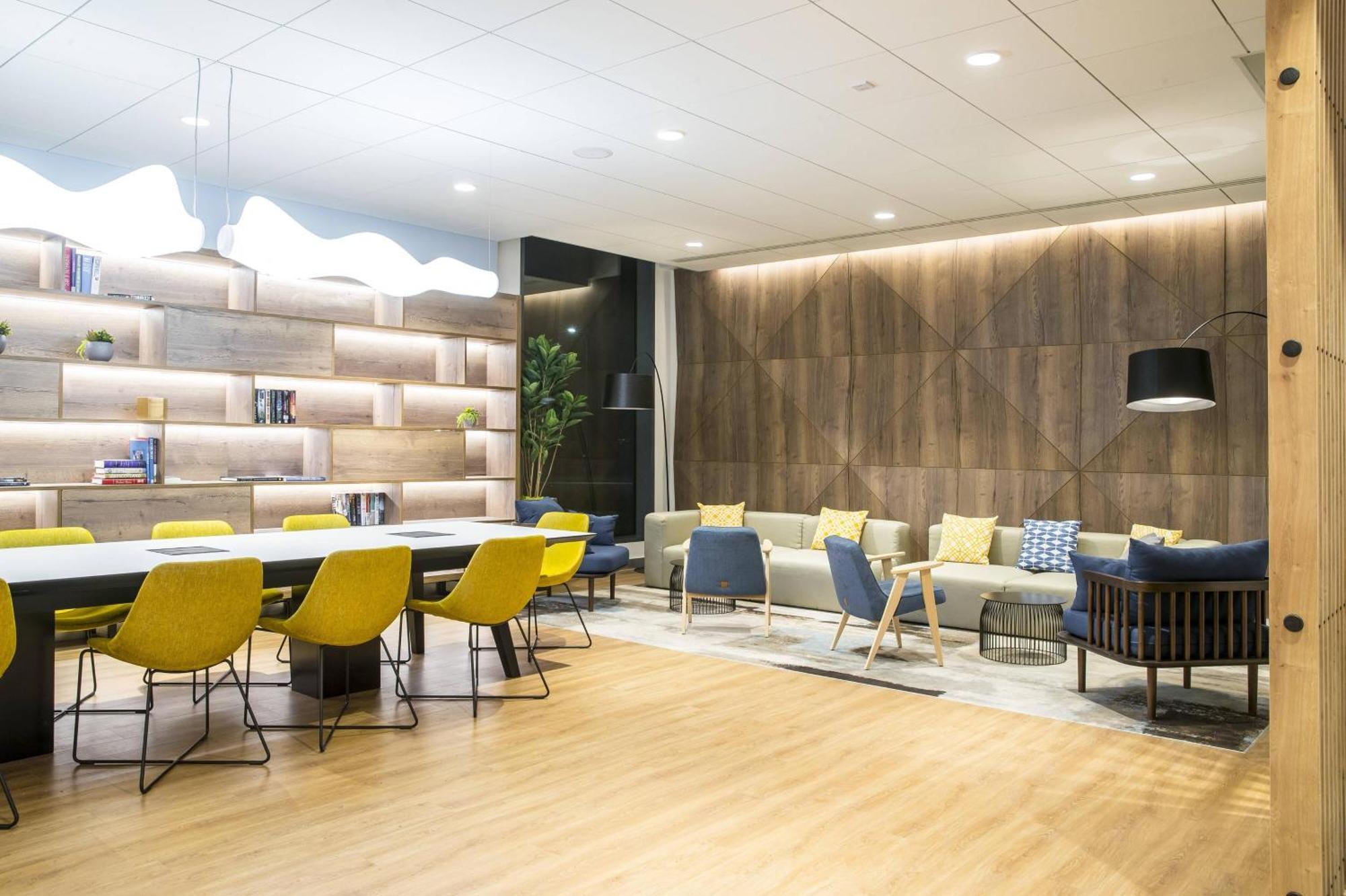 Courtyard By Marriott West