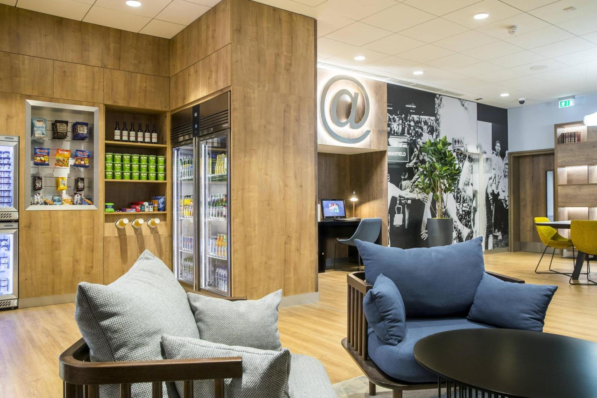 Courtyard By Marriott West Hotel 4*