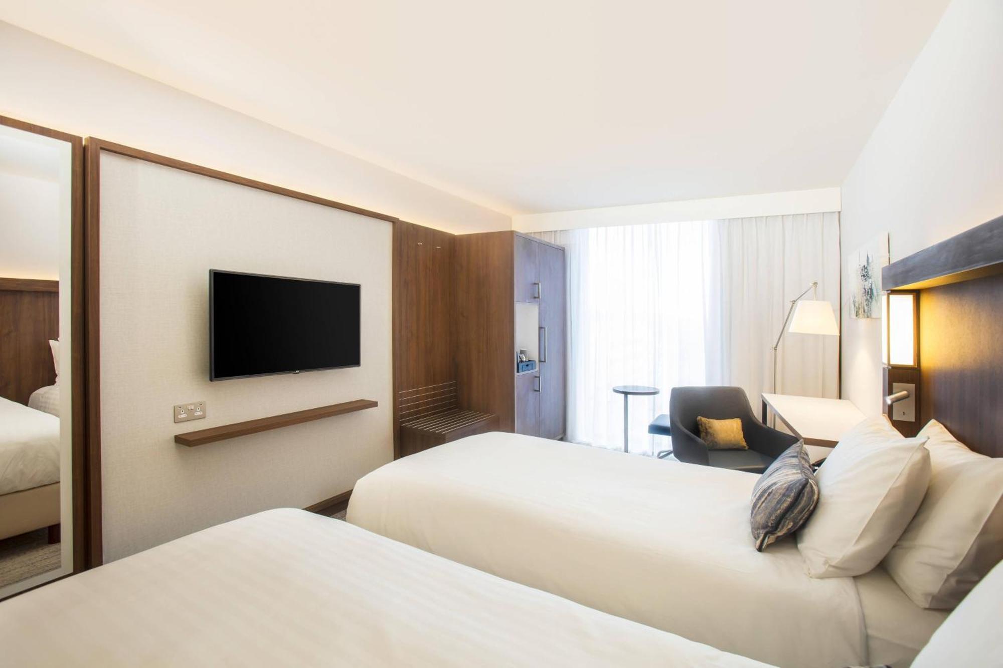 Courtyard By Marriott West Hotel Edinburgh