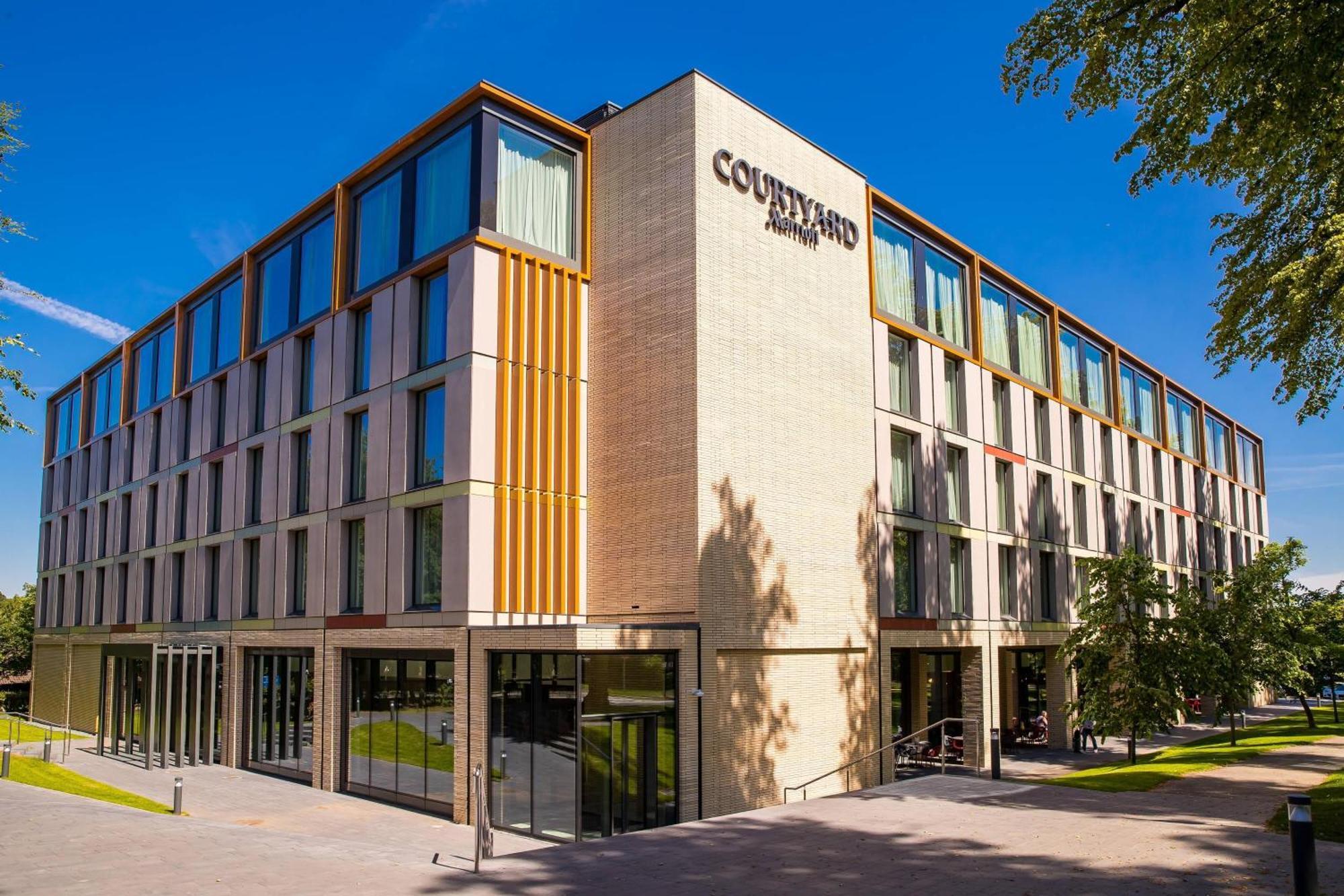 Courtyard By Marriott West Hotel 4*