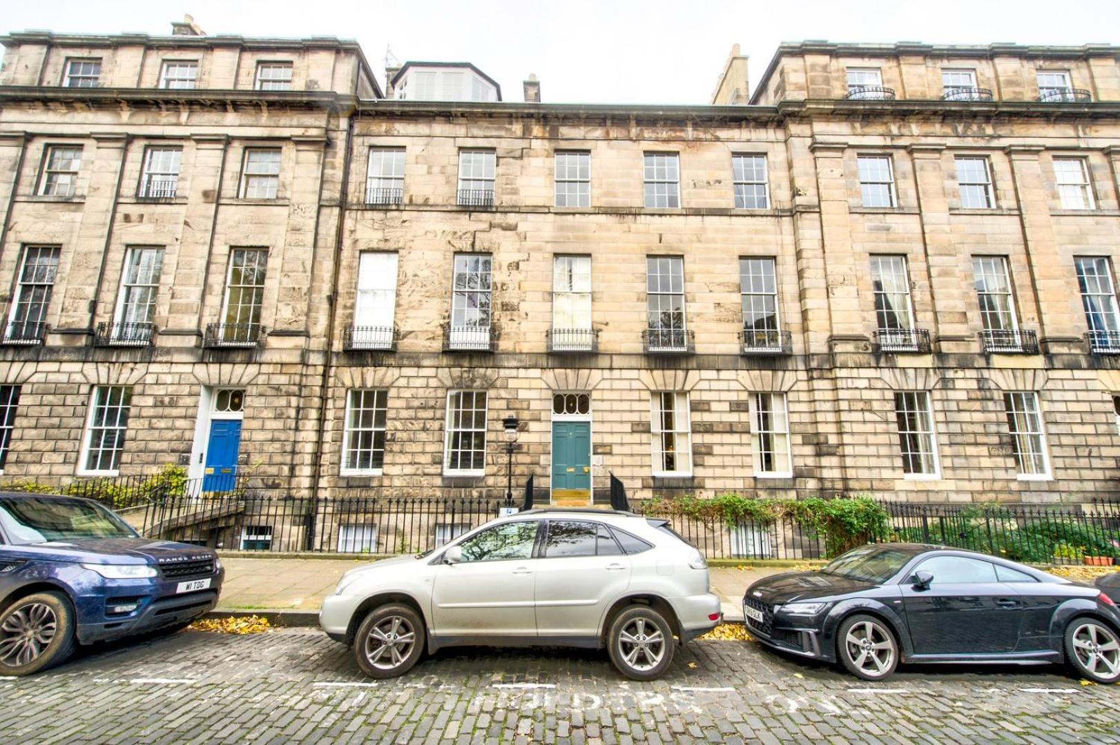 Guestready - Beautiful New Town With Patio Apartment