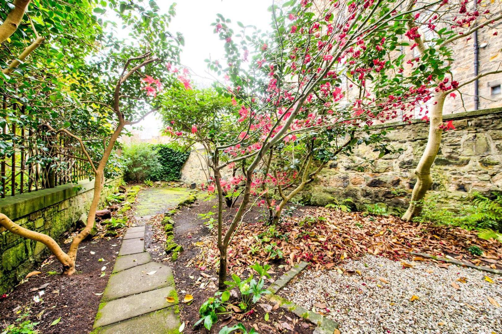 Guestready - Beautiful New Town With Patio * Edinburgh