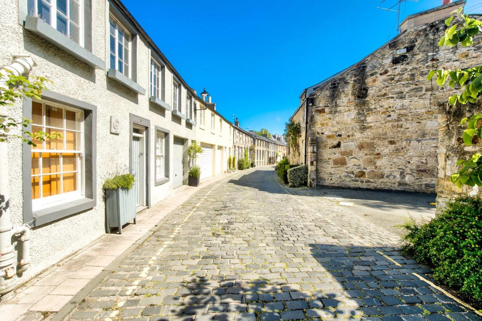 Guestready - Beautiful New Town With Patio Apartment